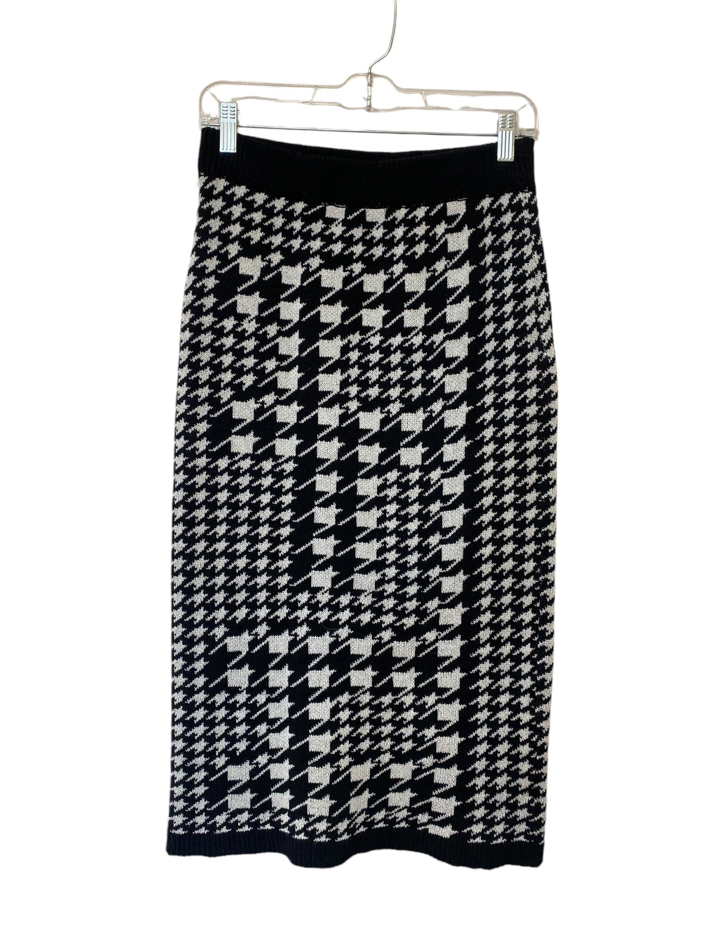 Skirt Maxi By Clothes Mentor In Black & White, Size: L