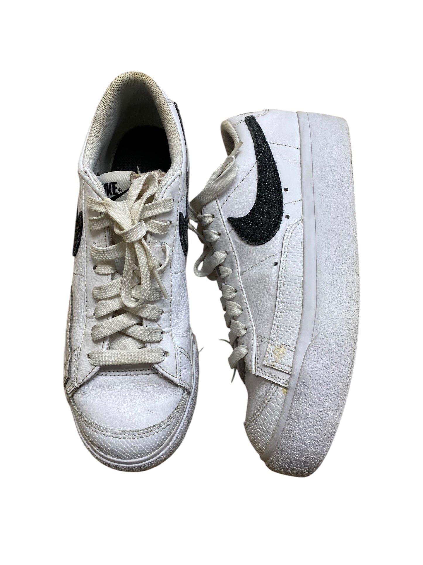 Shoes Sneakers By Nike In White, Size: 8