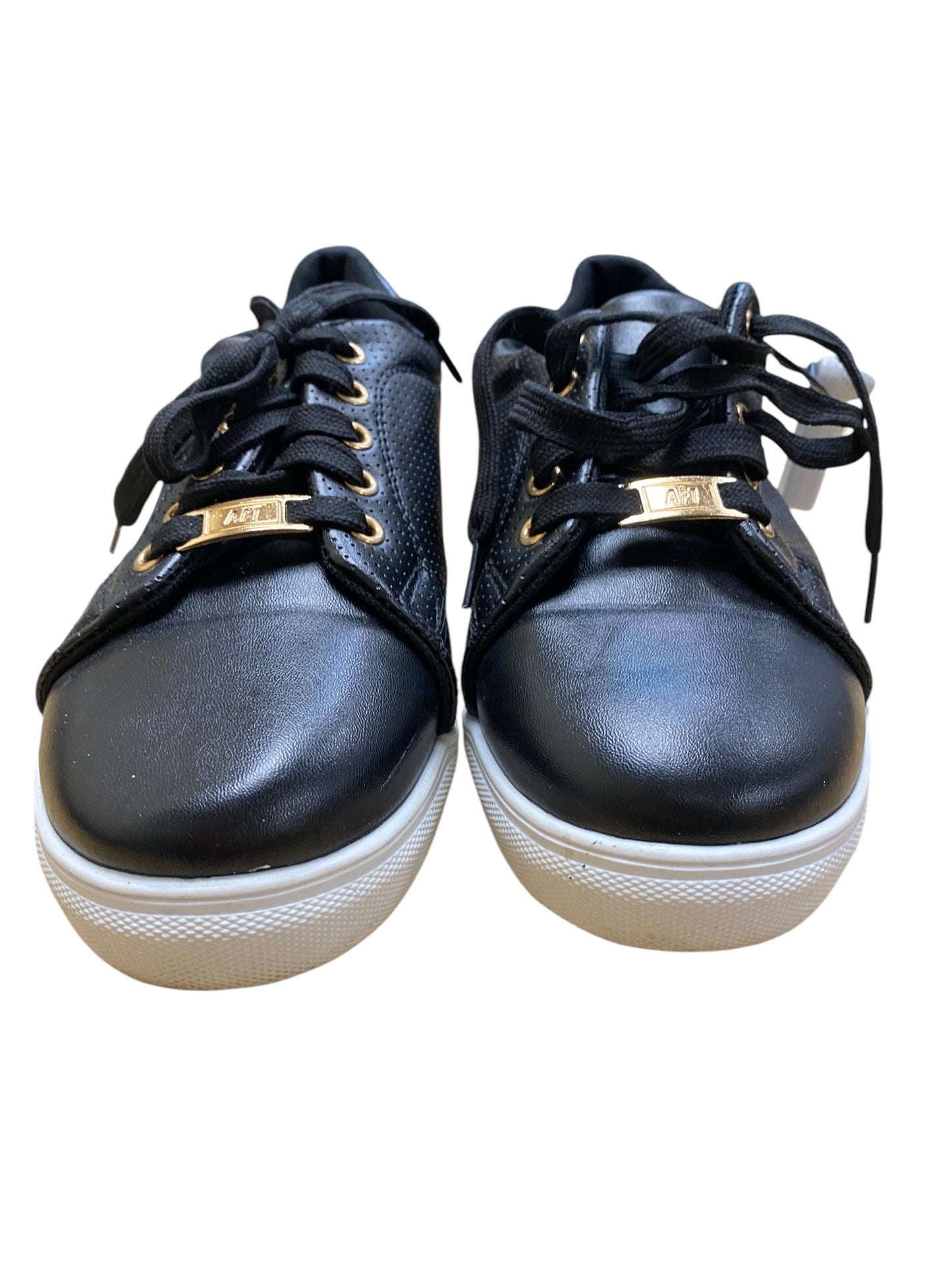 Shoes Sneakers By Clothes Mentor In Black, Size: 7