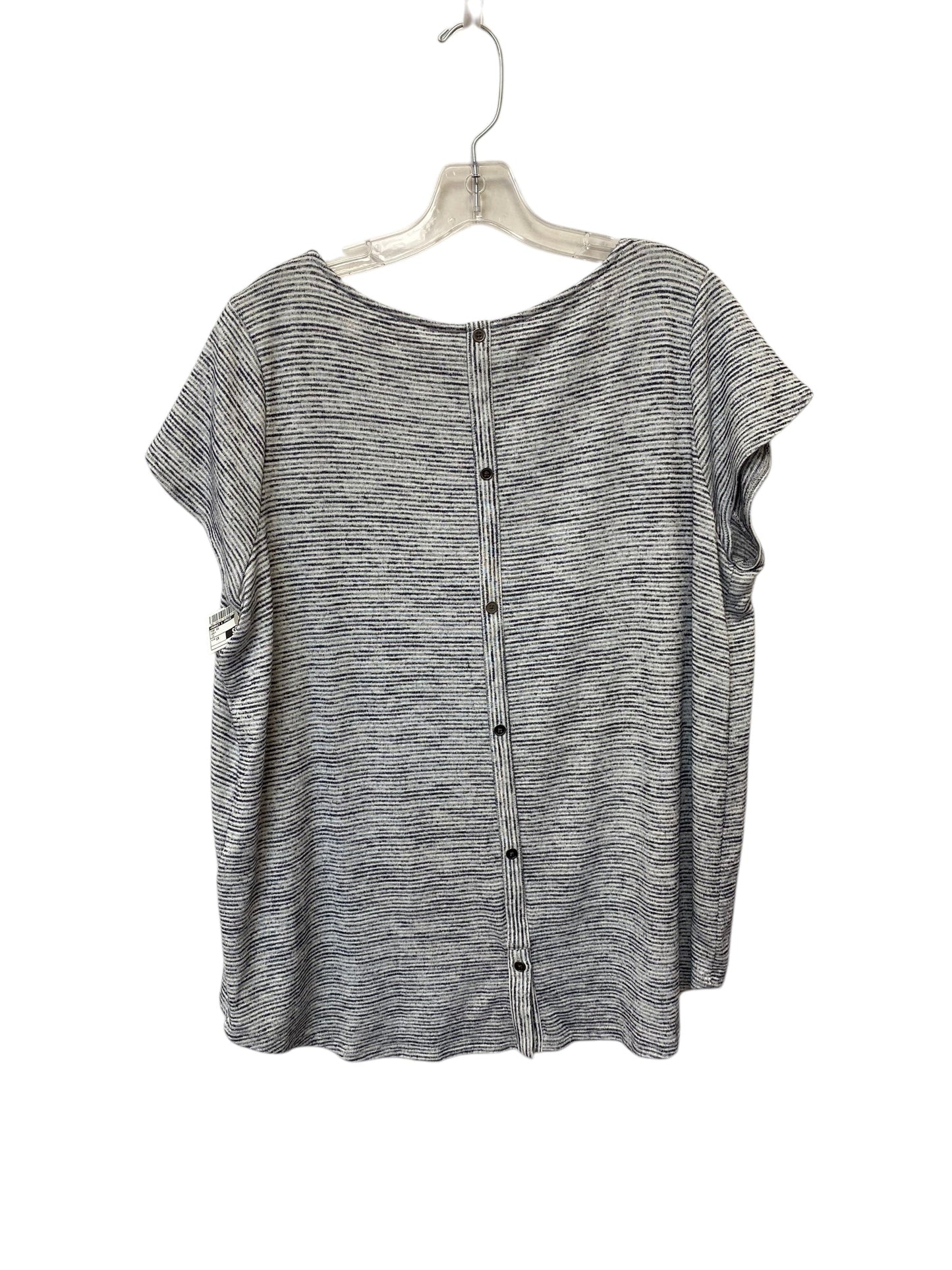 Top Short Sleeve By Market & Spruce In Grey, Size: 1x