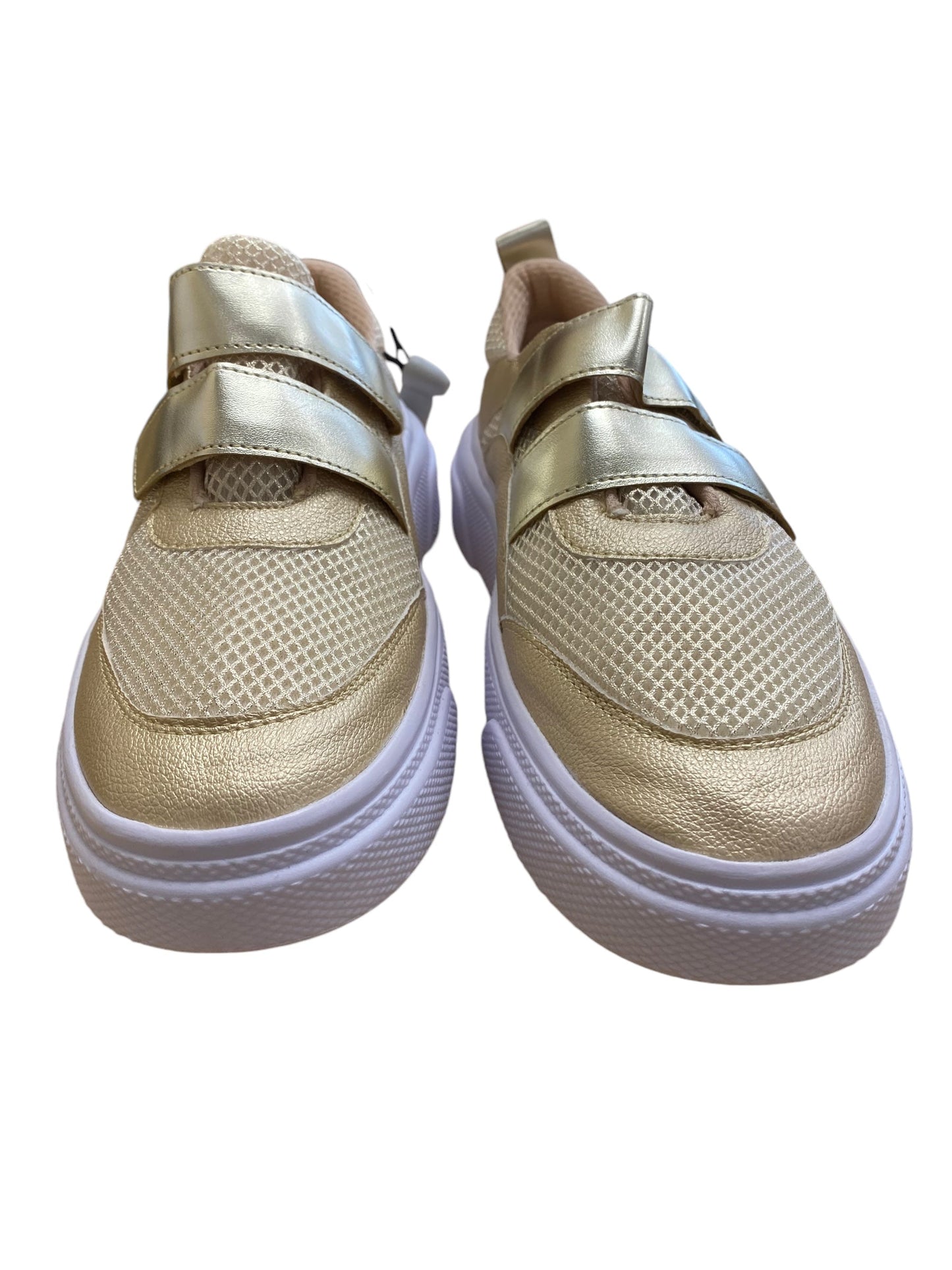 Shoes Sneakers By Clothes Mentor In Gold & White, Size: 9