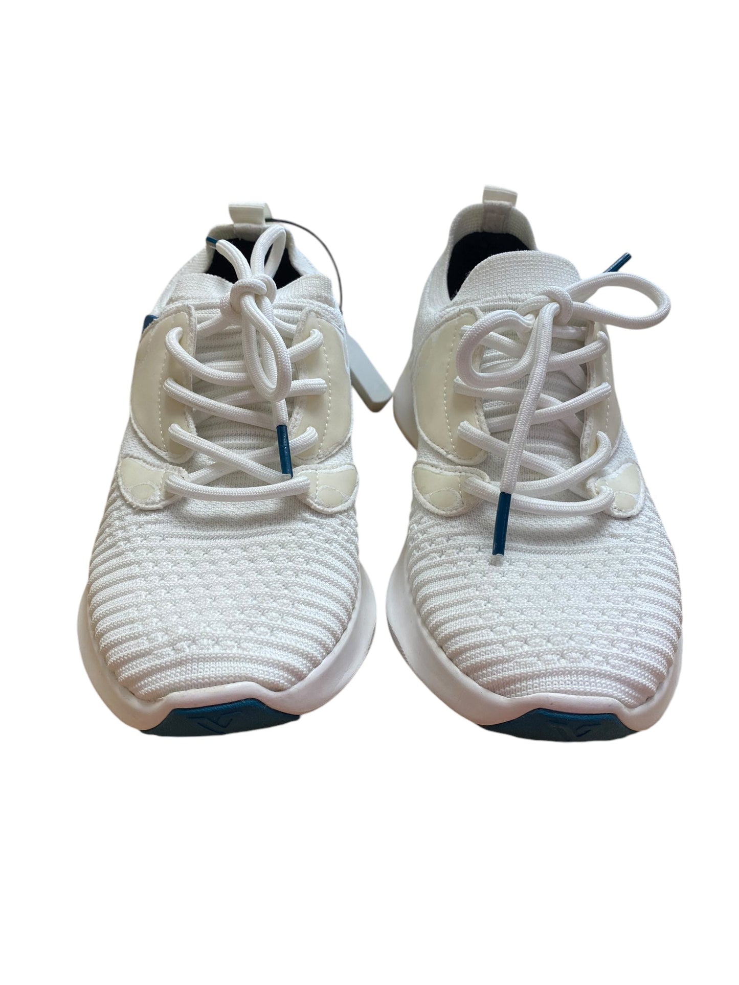 Shoes Athletic By Clothes Mentor In White, Size: 5