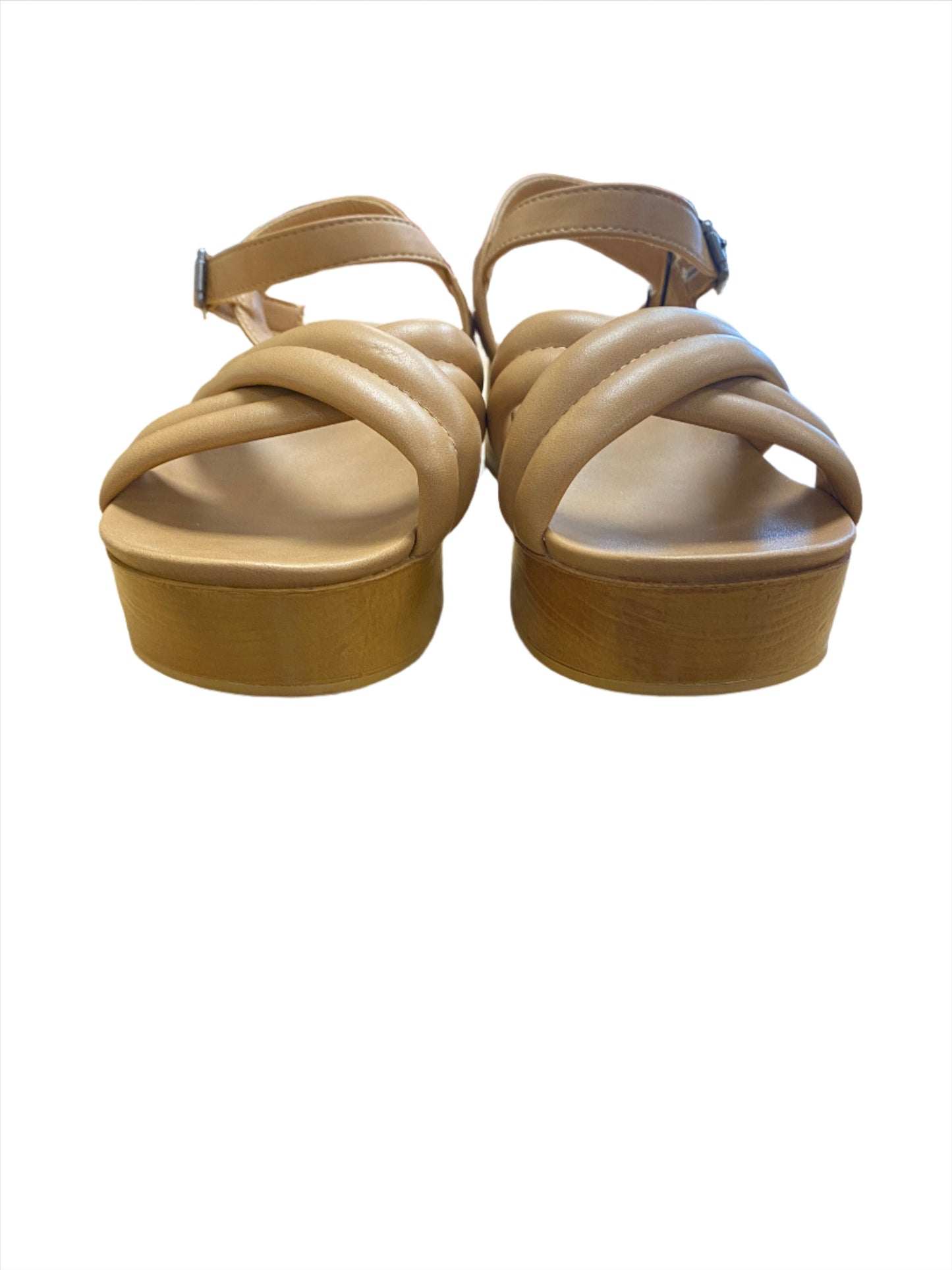 Tan Sandals Flats American Eagle, Size 6