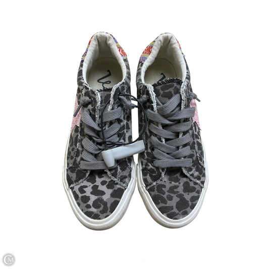 Shoes Flats By Very G In Animal Print, Size: 7