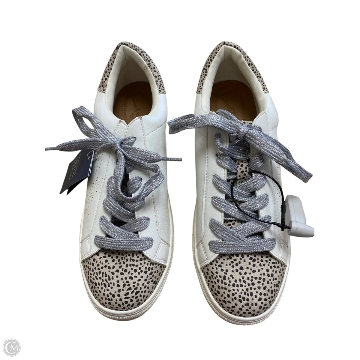 Shoes Sneakers By Universal Thread In White, Size: 9