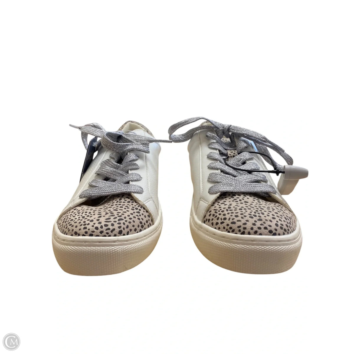 Shoes Sneakers By Universal Thread In White, Size: 9