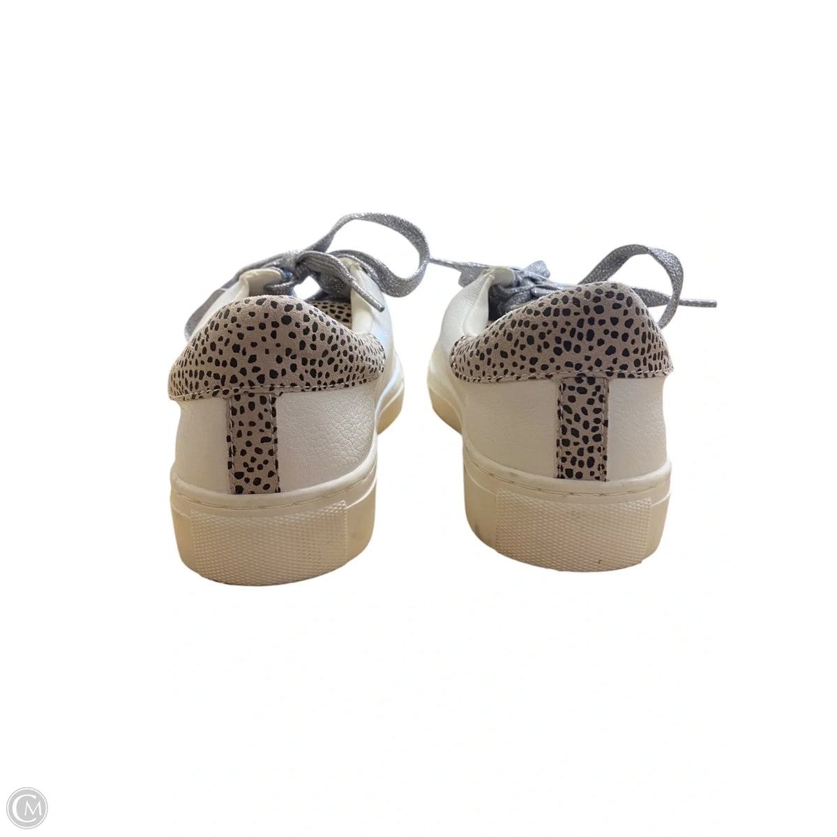 Shoes Sneakers By Universal Thread In White, Size: 9