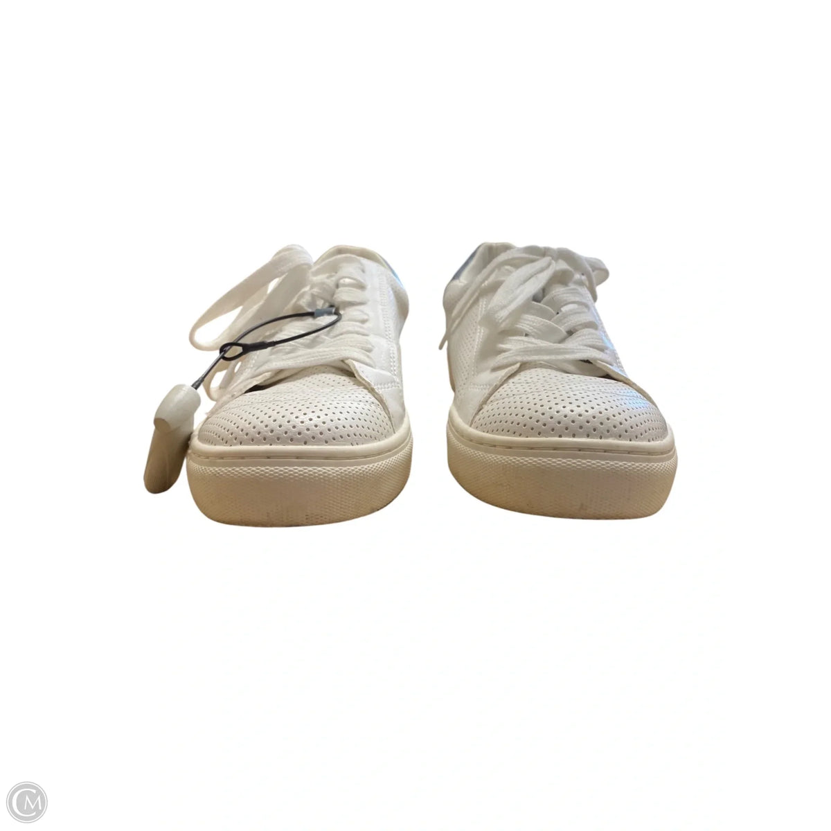 Shoes Sneakers By Universal Thread In White, Size: 9