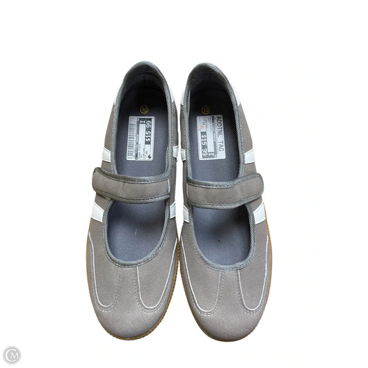 Shoes Flats By Clothes Mentor In Grey, Size: 10
