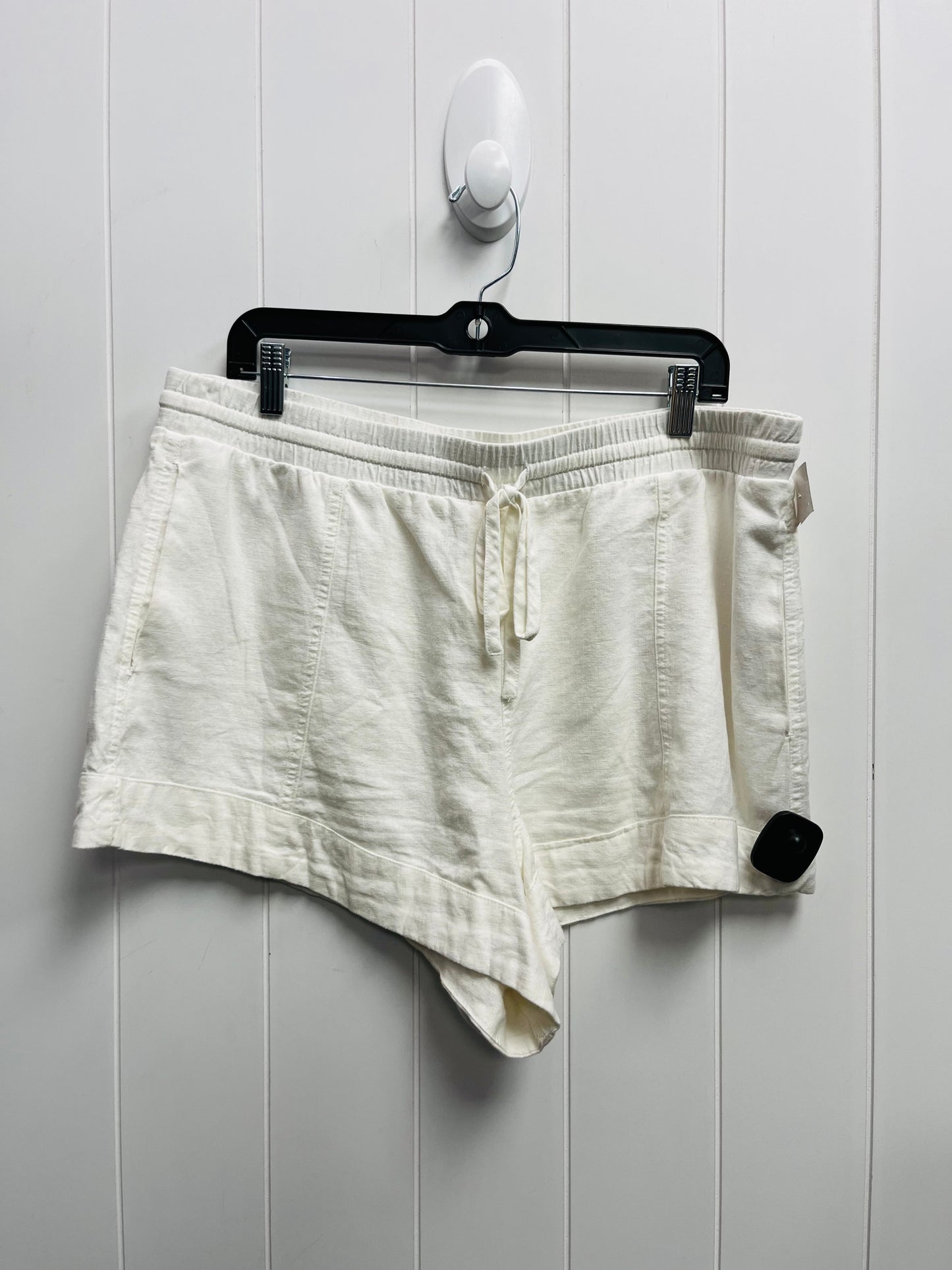 White Shorts Universal Thread, Size L