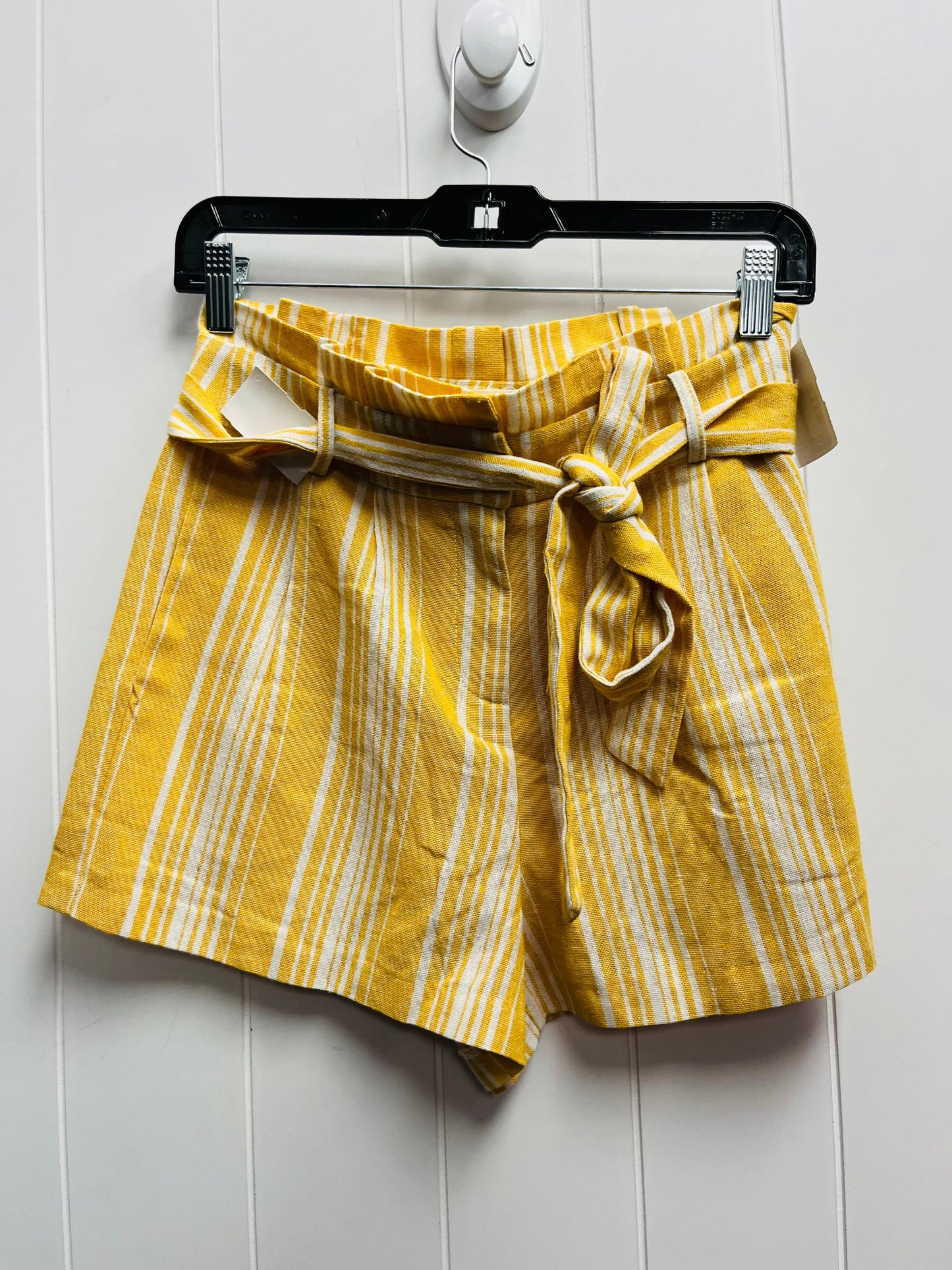 Yellow Shorts Clothes Mentor, Size S