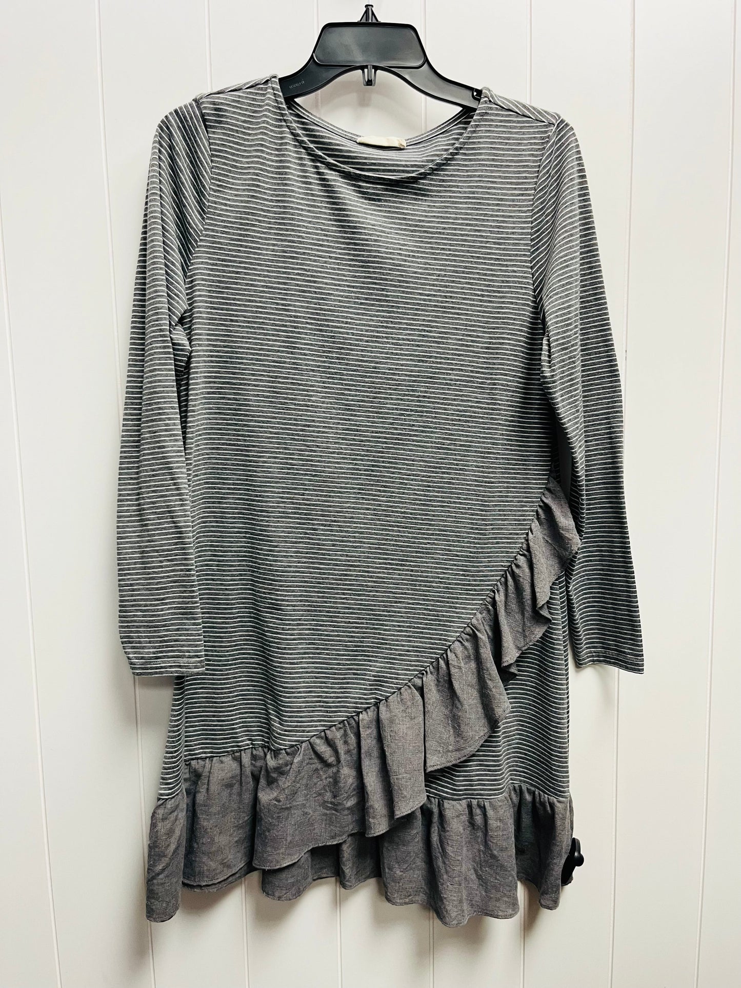 Grey & White Dress Casual Short Umgee, Size S