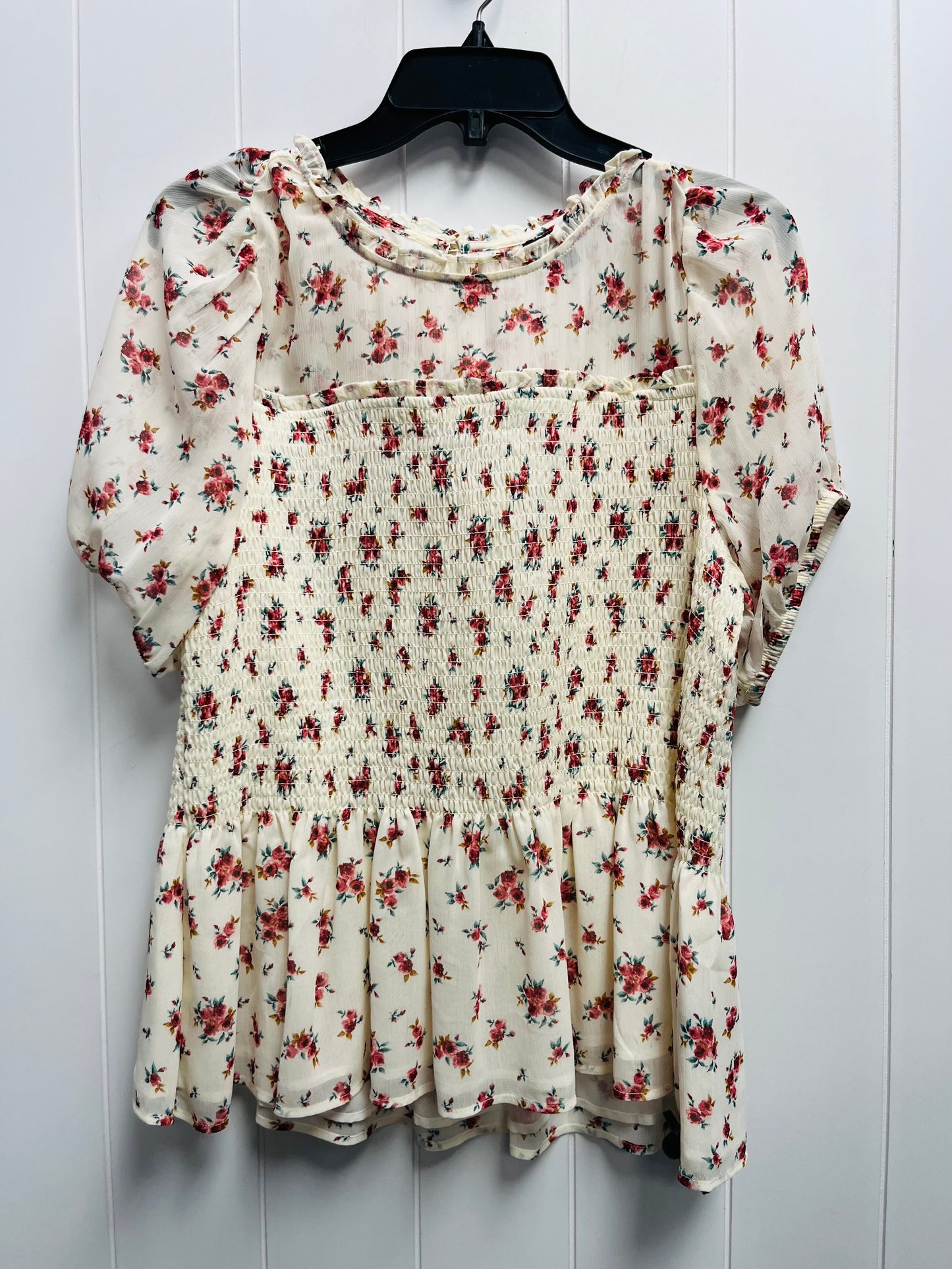 Top Short Sleeve By Torrid In Cream & Red, Size: 1x