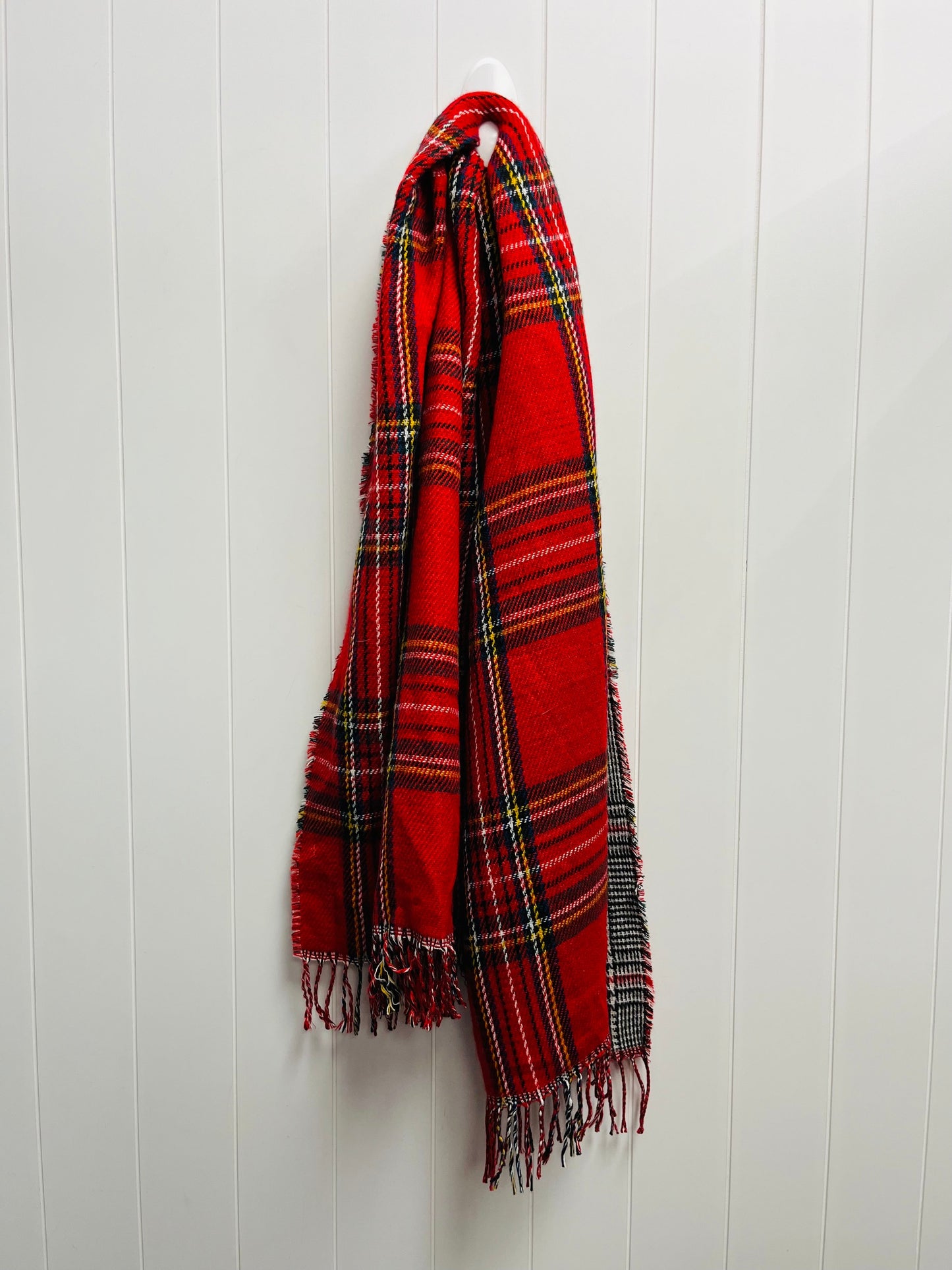 Scarf Winter By Apt 9 In Black & Red