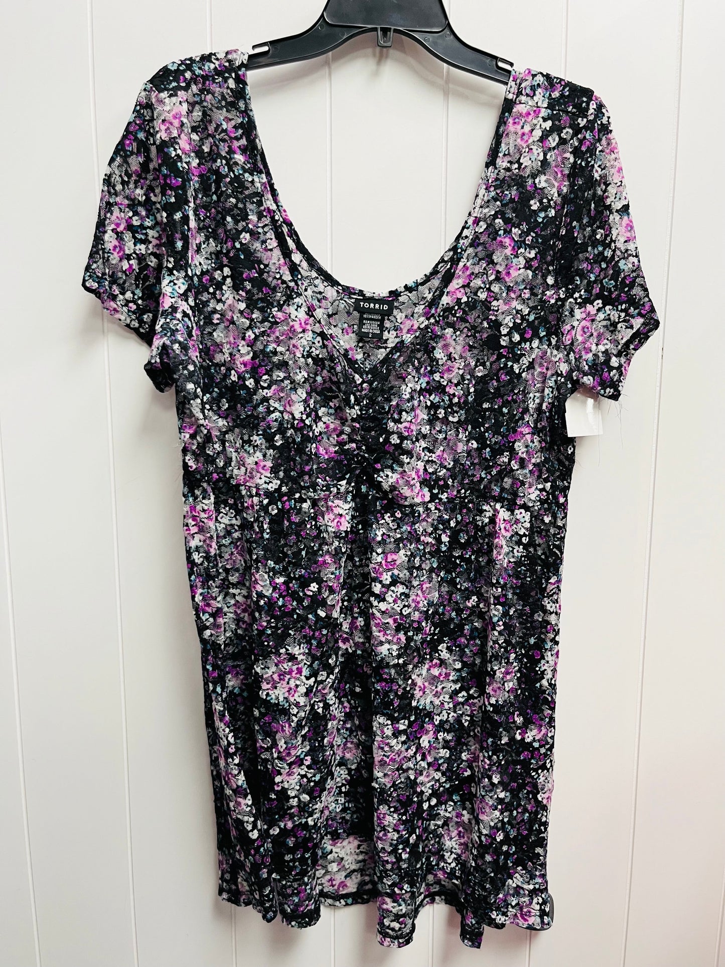 Top Short Sleeve By Torrid In Black & Purple, Size: 2x