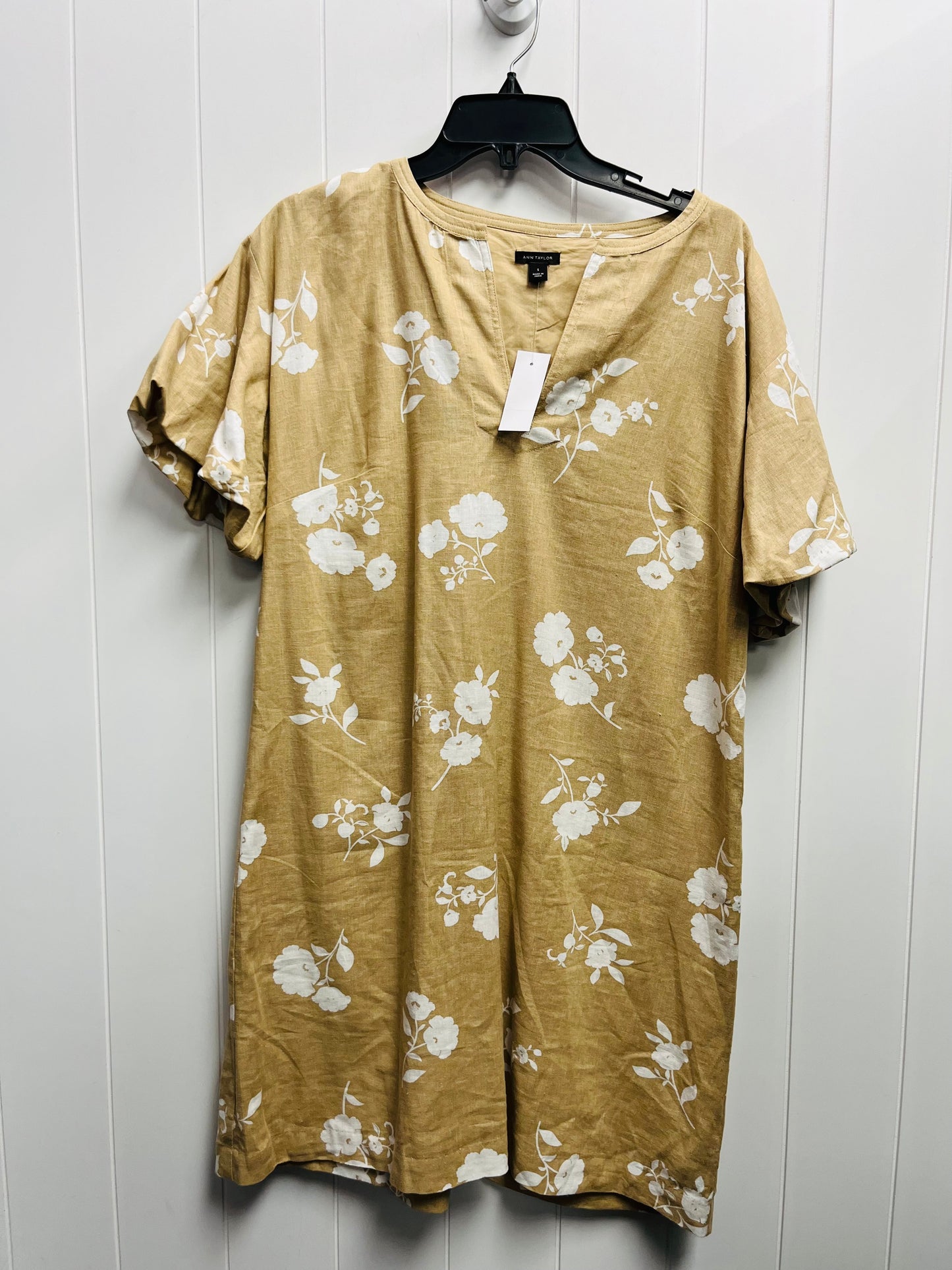 Dress Casual Short By Ann Taylor In Tan & White, Size: S