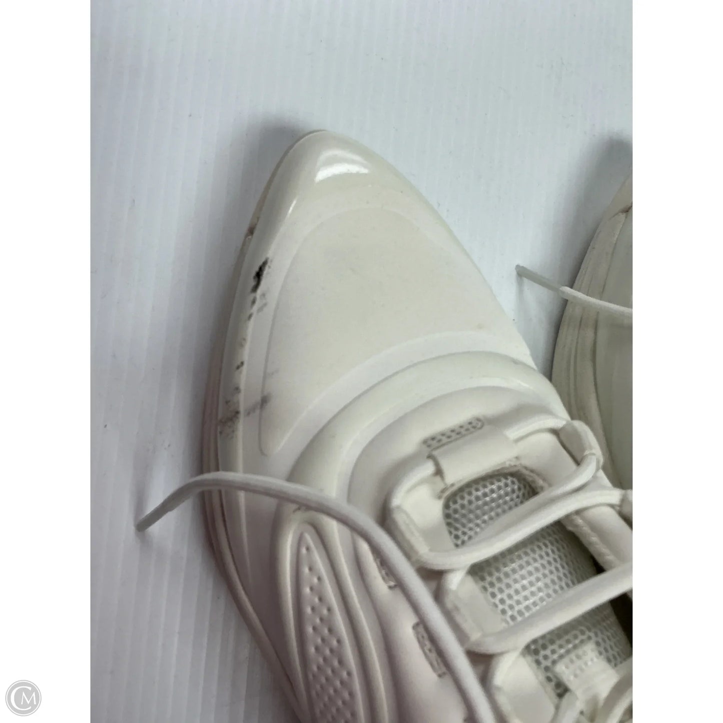 Shoes Sneakers By Skechers In White, Size: 8.5