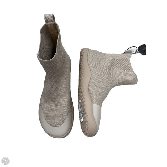 Boots Ankle Flats By Vivaia In Cream, Size: 10.5