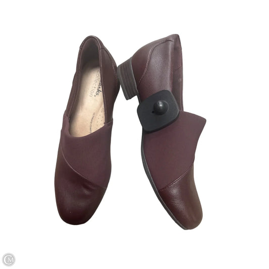 Shoes Flats By Clarks In Maroon, Size: 6