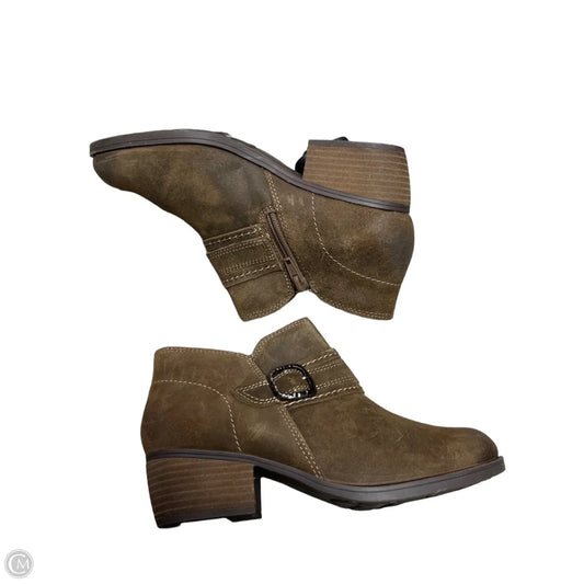 Boots Ankle Flats By Clarks In Brown, Size: 6