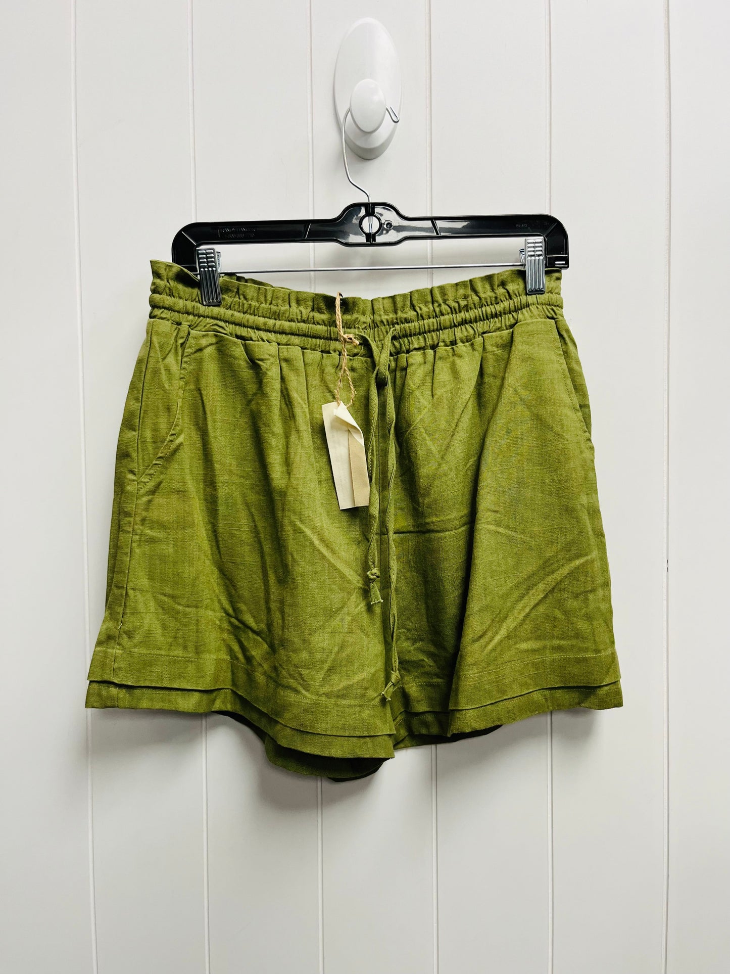 Olive Shorts new in, Size L