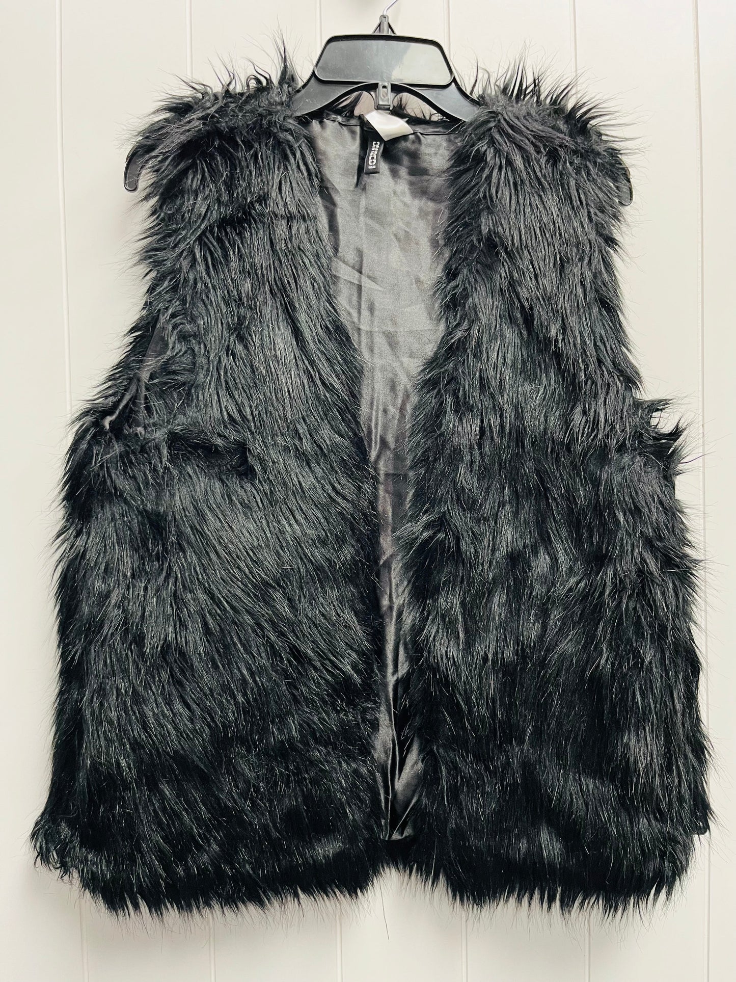 Vest Faux Fur & Sherpa By Divided In Black, Size: 14