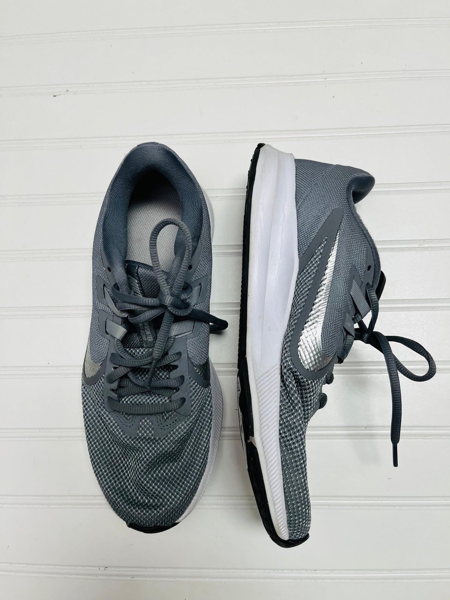 Shoes Athletic By Nike In Grey, Size: 8.5