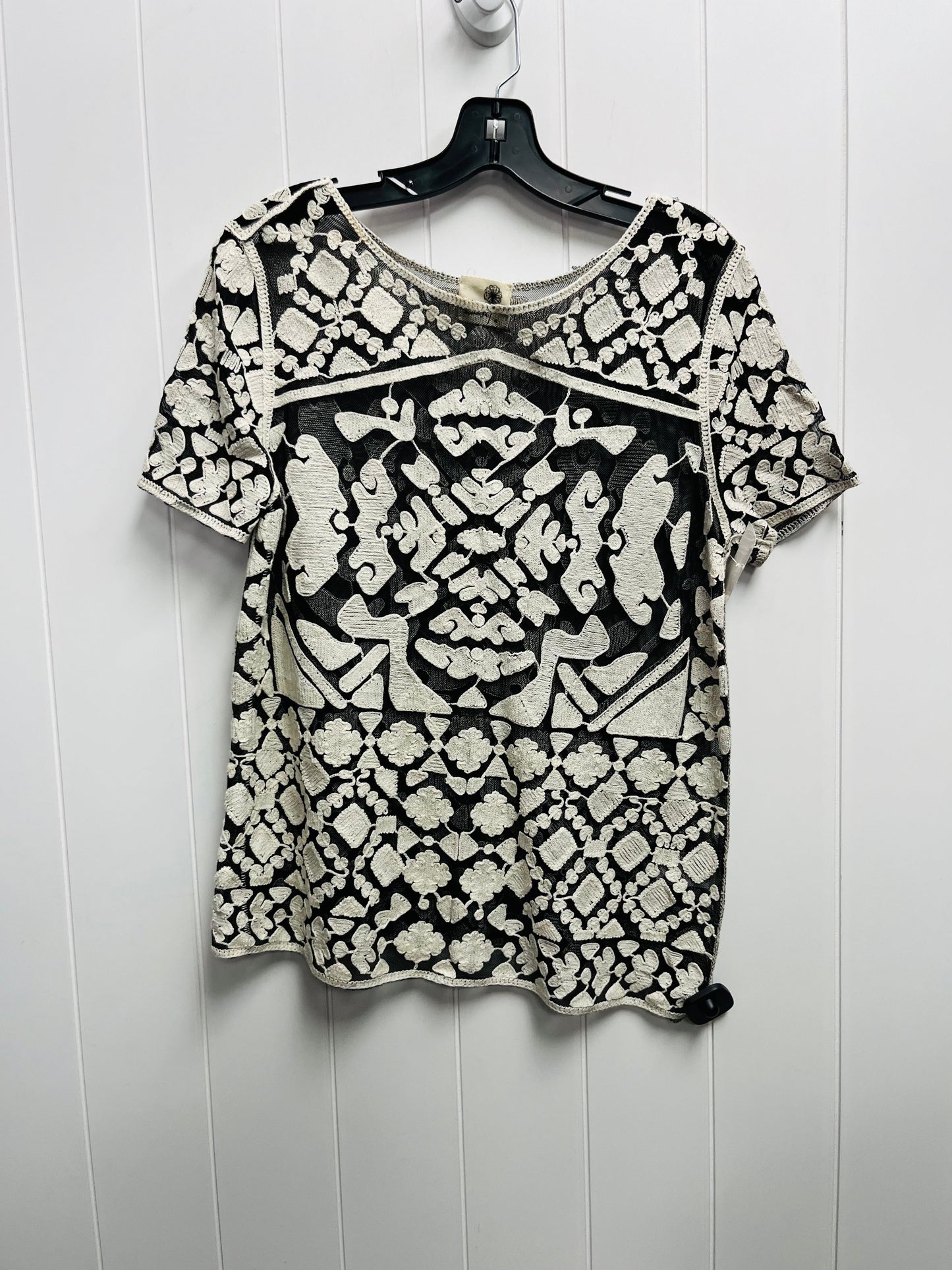 Top Short Sleeve By Anthropologie In Black & White, Size: Xs