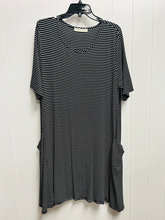 Tunic Short Sleeve By tiffany & grey In Black & White, Size: 2x