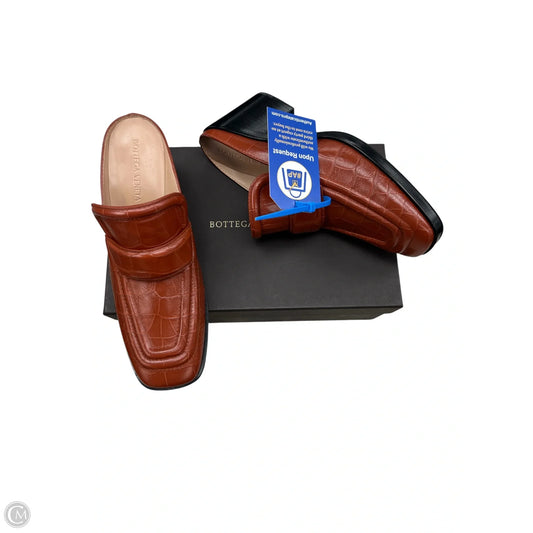 Shoes Luxury Designer By Bottega Veneta In Brown, Size: 6