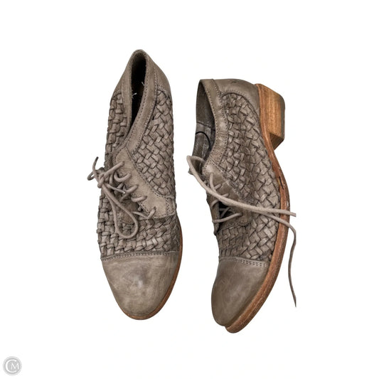Shoes Designer By Frye In Tan, Size: 7.5