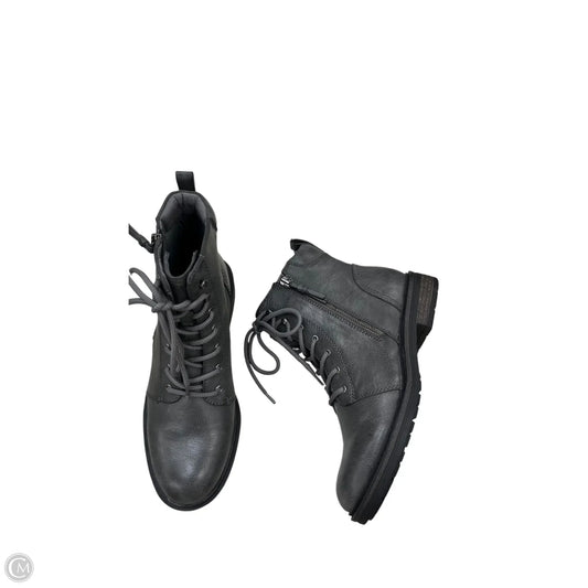 Boots Ankle Flats By Bare Traps In Grey, Size: 9