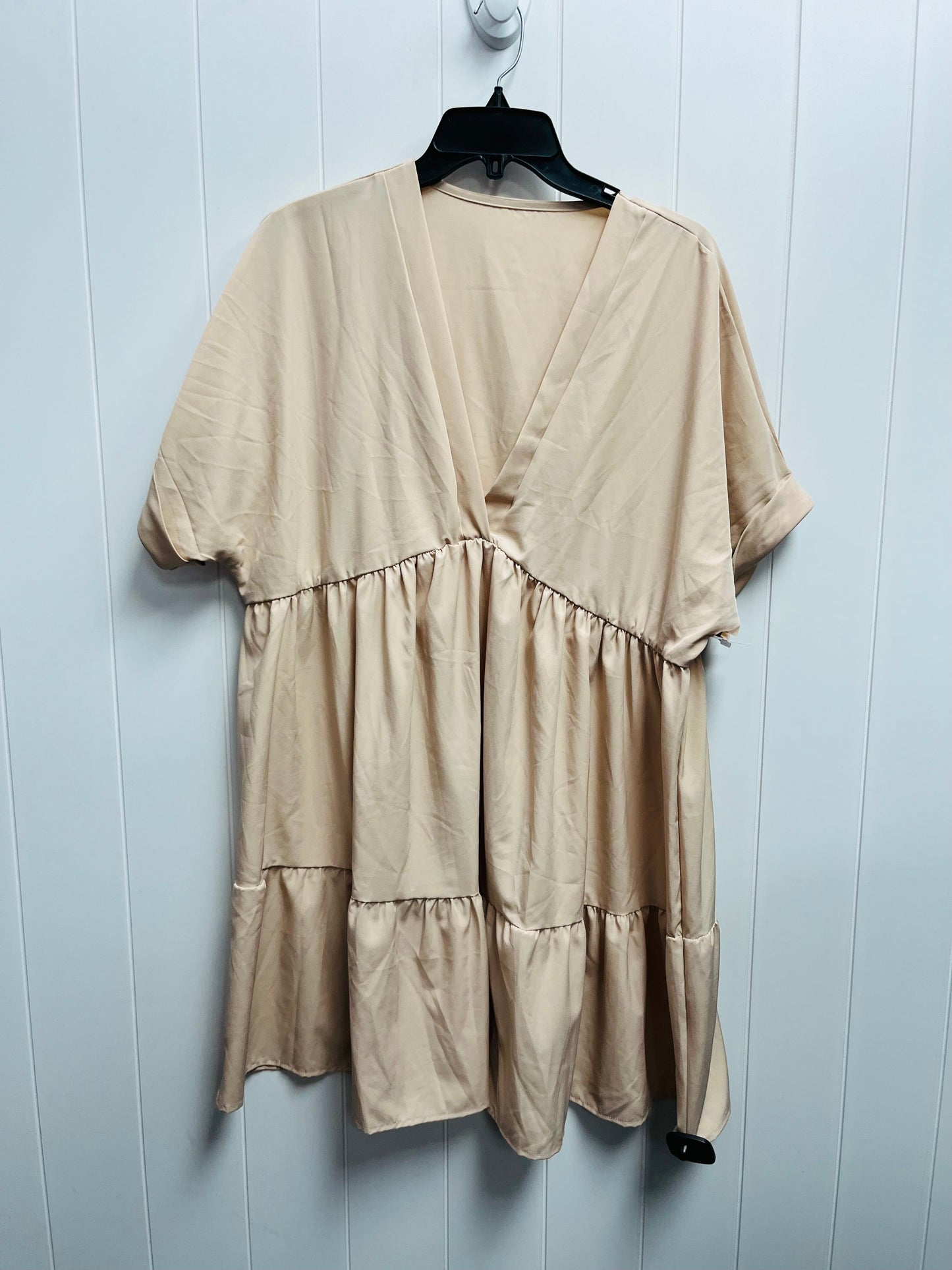 Dress Casual Short By Clothes Mentor In Cream, Size: 1x