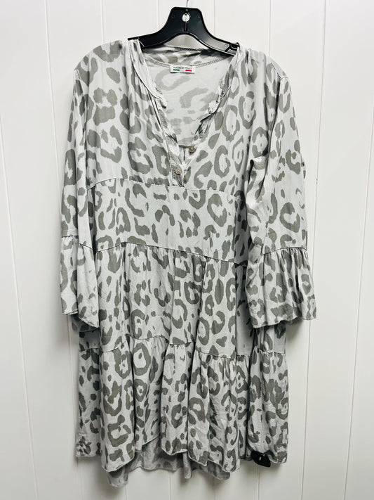 Dress Casual Short By MADE IN ITALY In Grey, Size: L