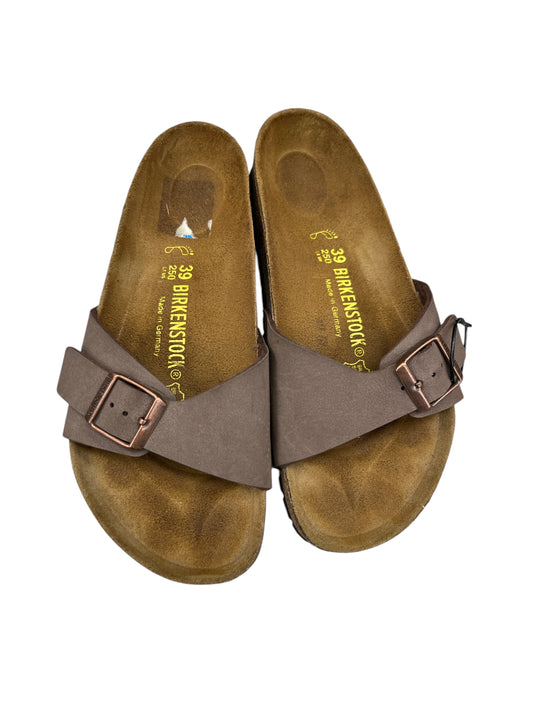 Sandals Flats By Birkenstock In Brown, Size: 8