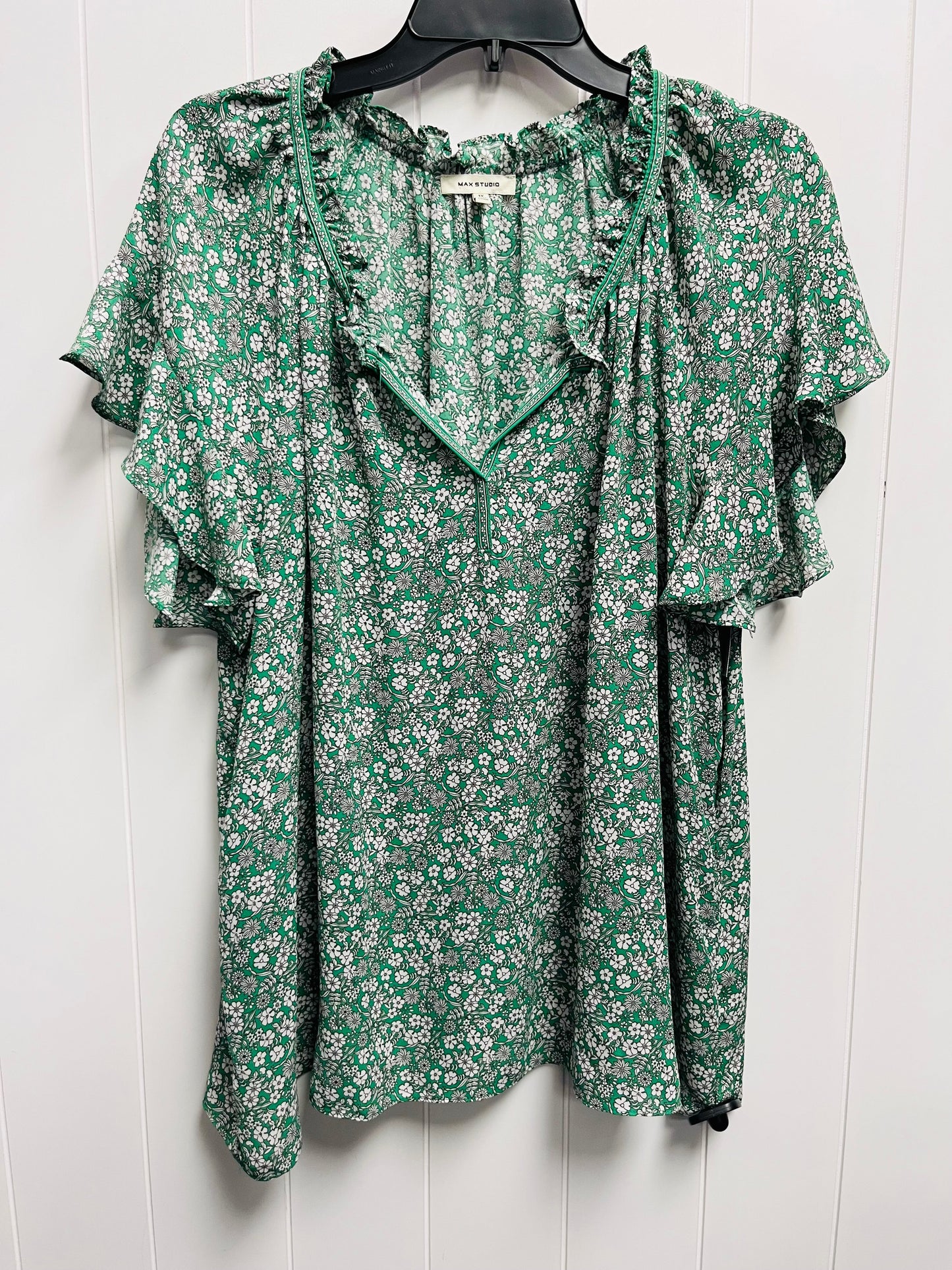 Top Short Sleeve By Max Studio In Green, Size: 1x