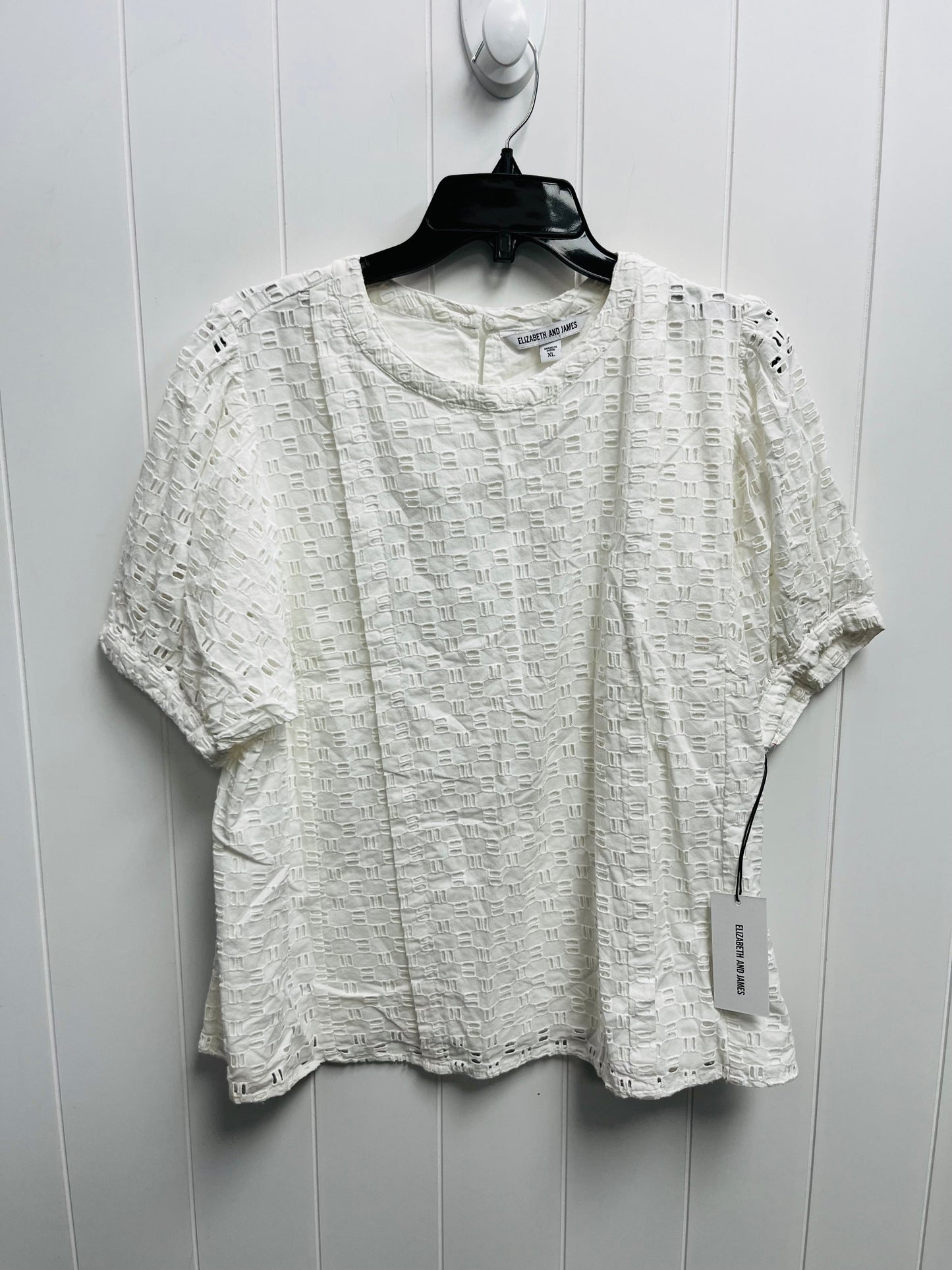 Top Short Sleeve By Elizabeth And James In White, Size: Xl