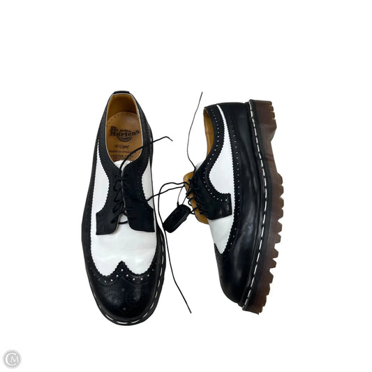 Shoes Flats By Dr Martens In Black & White, Size: 10