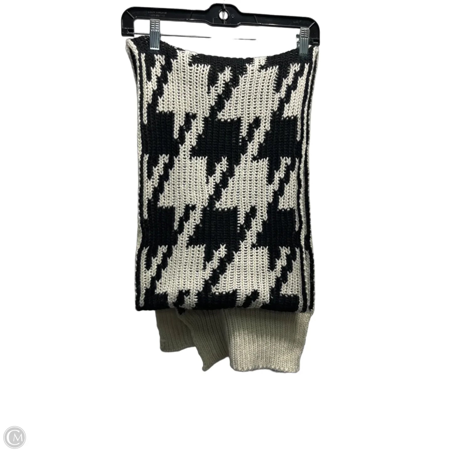 Scarf Winter By Clothes Mentor In Black & Cream