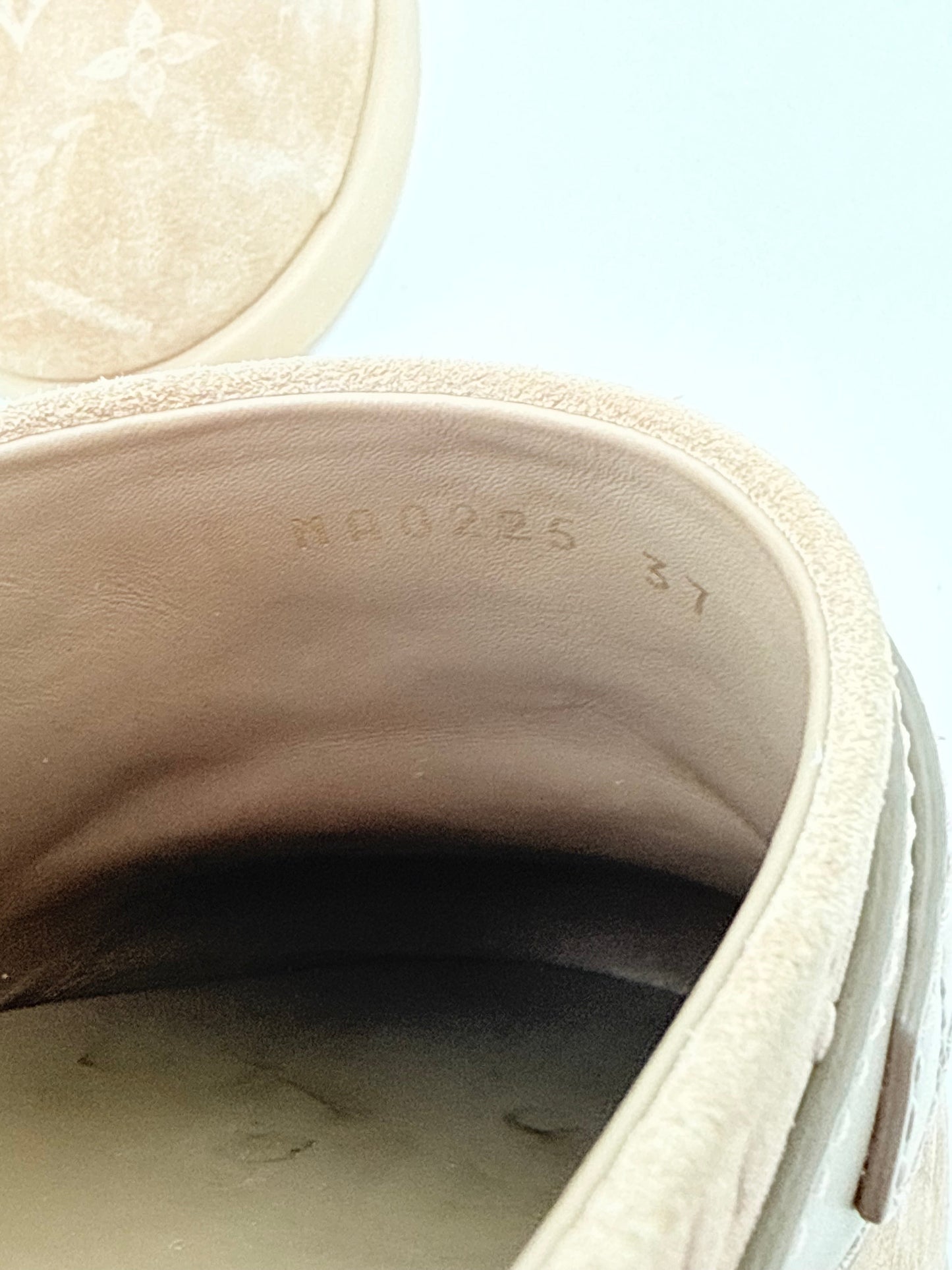 Shoes Luxury Designer By Louis Vuitton In Beige, Size:6.5