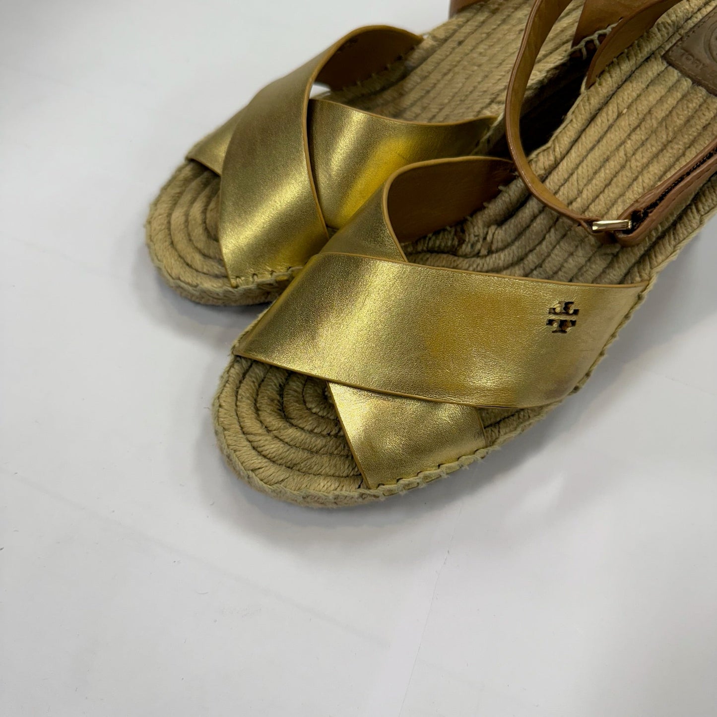 Sandals Designer By Tory Burch In Gold, Size: 9.5