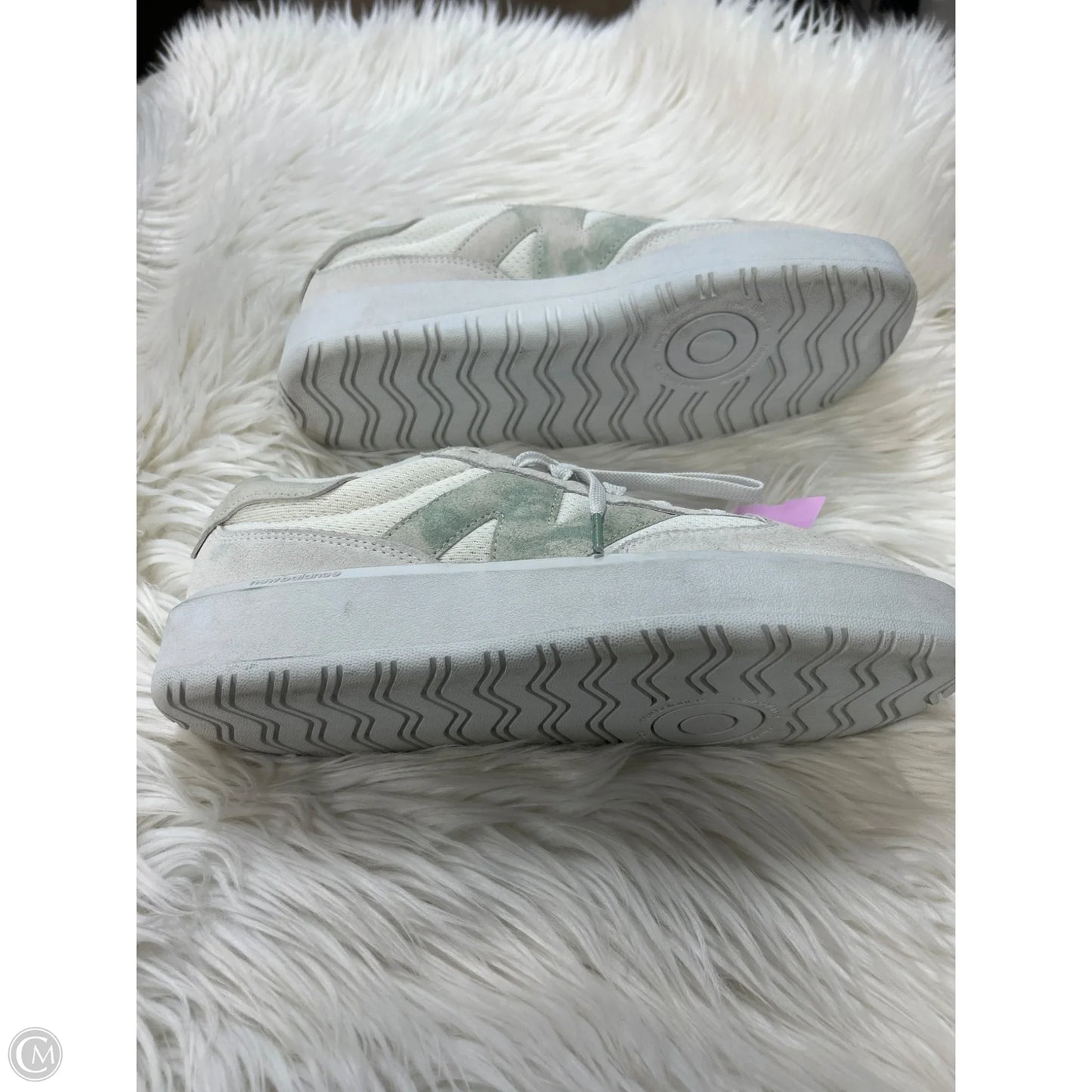 Shoes Sneakers By New Balance In Green & White, Size: 9.5