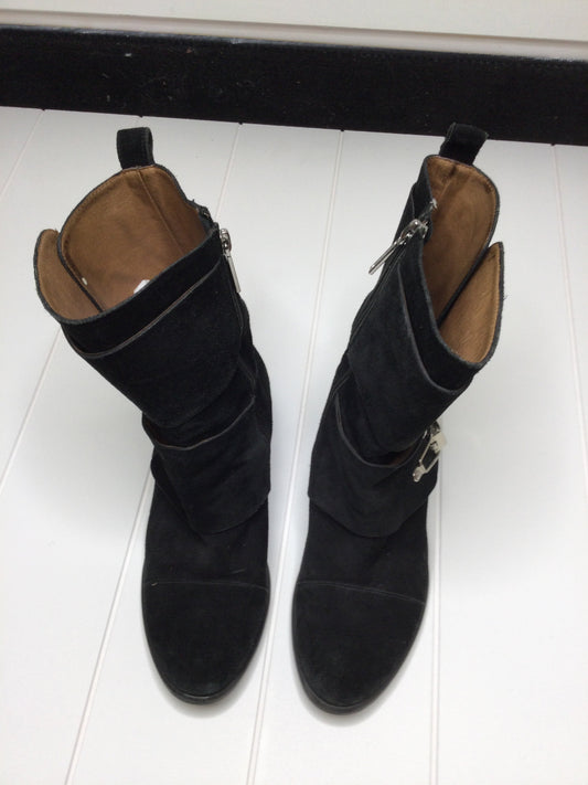 Boots Ankle Flats By Donald Pliner  Size: 6