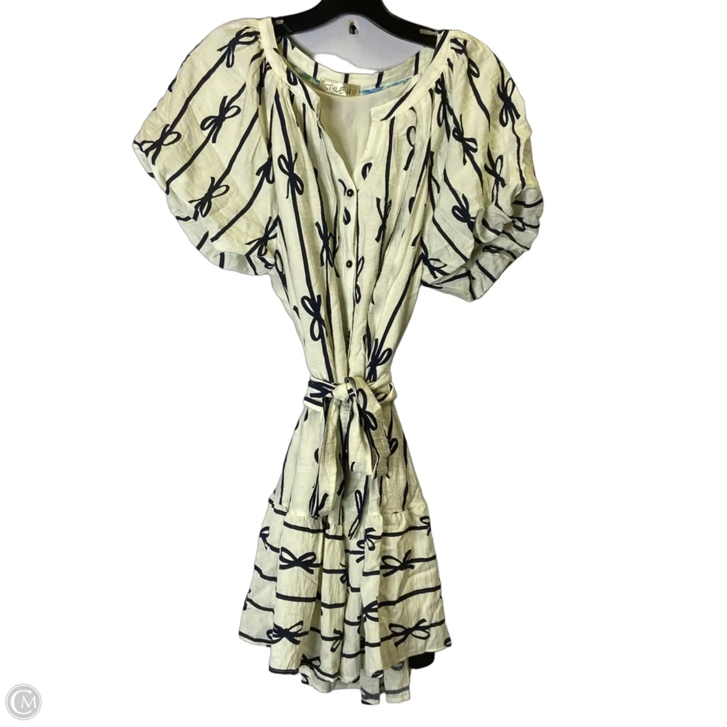 Dress Casual Short By Clothes Mentor In Cream, Size: L