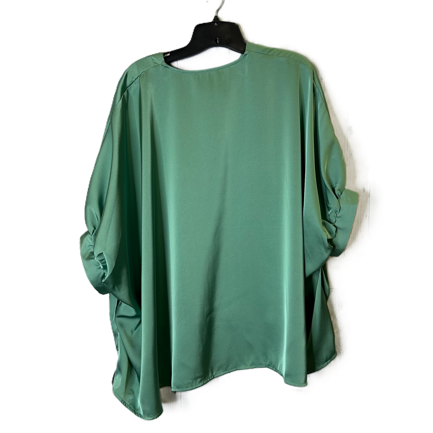 Top Long Sleeve By Entro In Green, Size: M