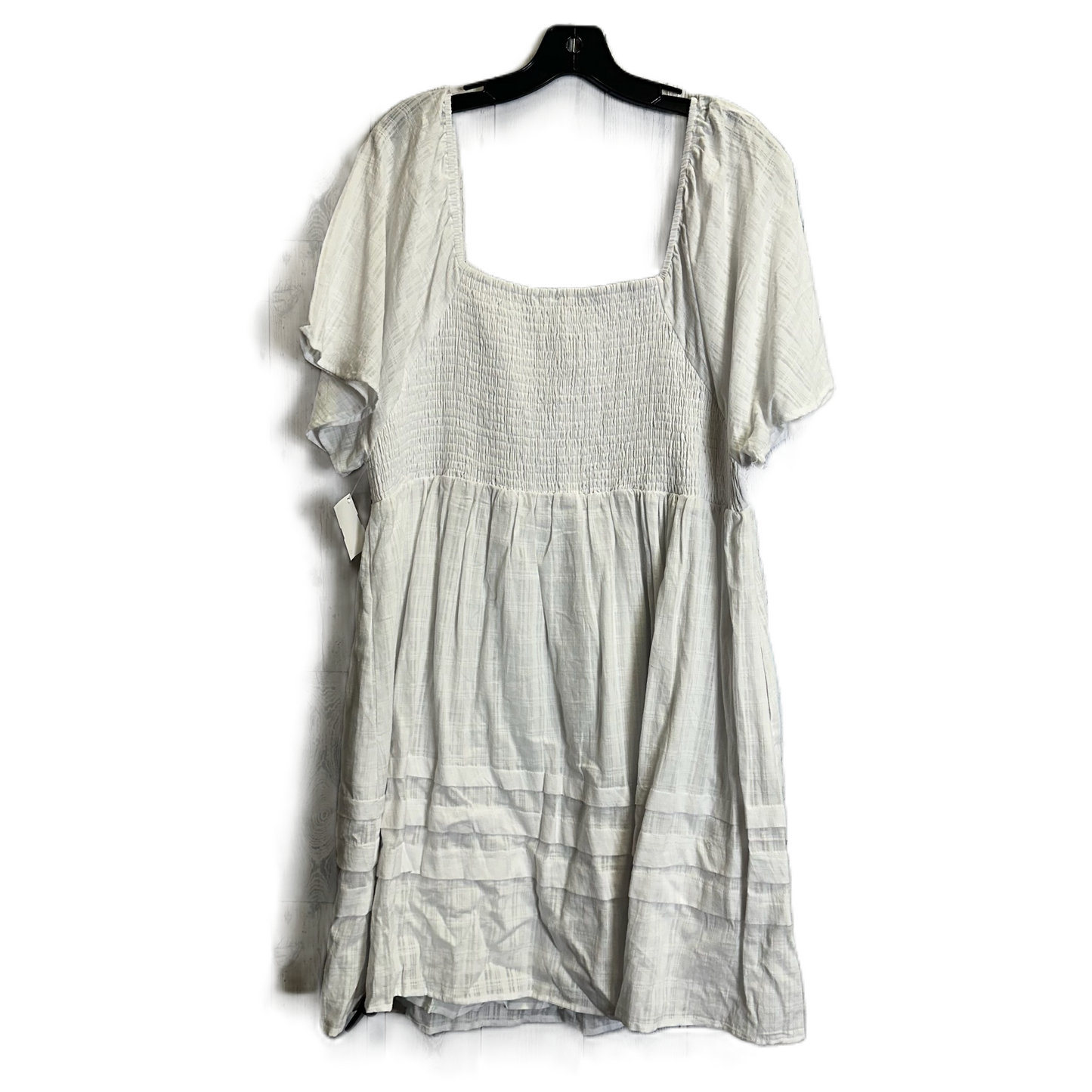 Dress Casual Short By Clothes Mentor In White, Size: 1x