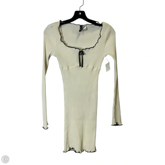 Dress Casual Short By Divided In Cream, Size: M