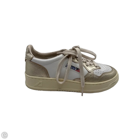 Shoes Sneakers By Cma In Cream, Size: 9
