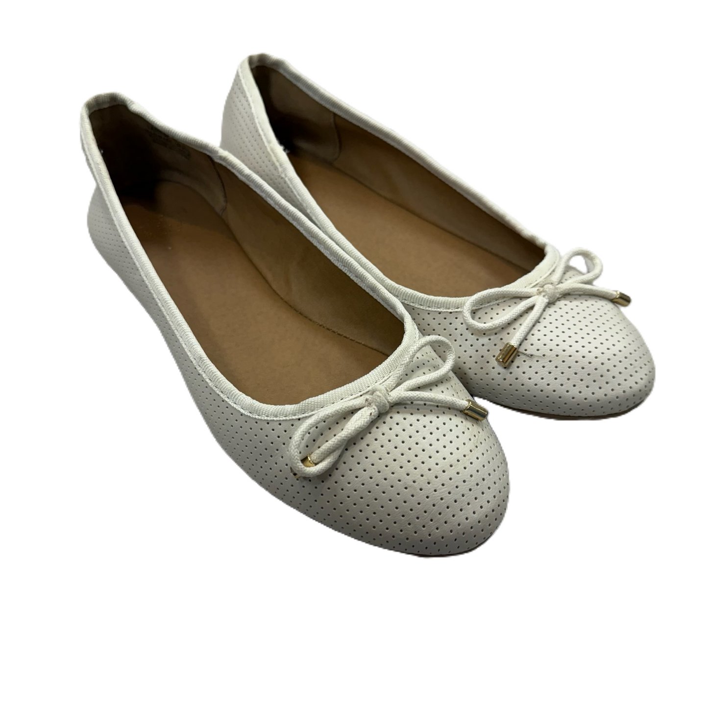 Shoes Flats By Crown And Ivy In Cream, Size: 6.5