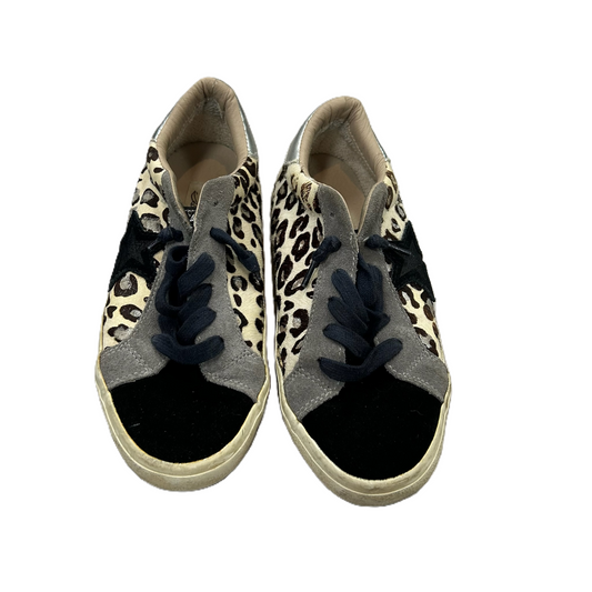 Animal Print Shoes Sneakers By Vintage Havana, Size: 7